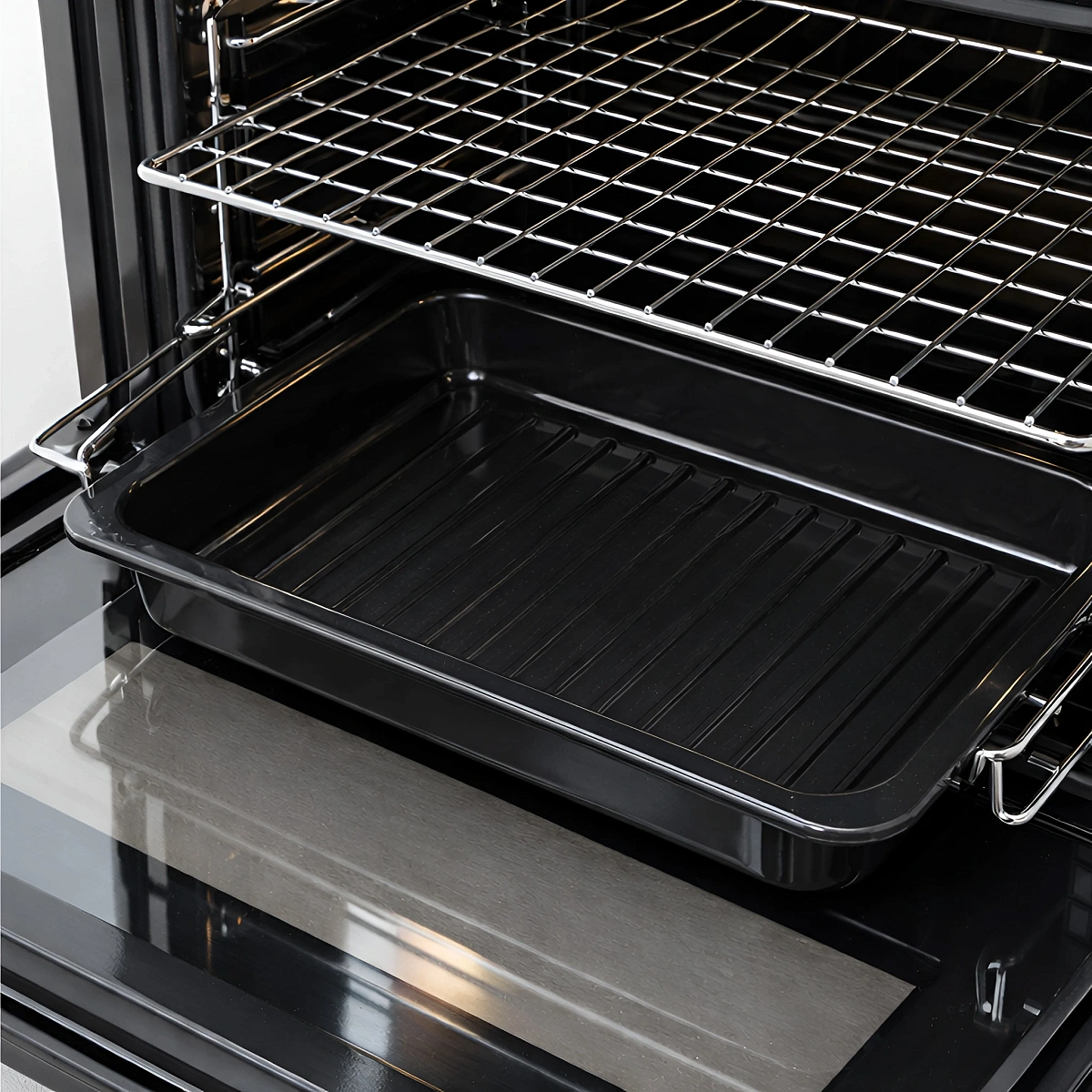 Духовой шкаф BakeMaster HBN211E4